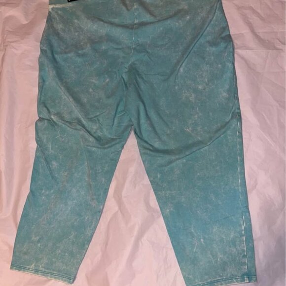 New! Torrid Capri Leggings size 2X (18-20) - Picture 6 of 10